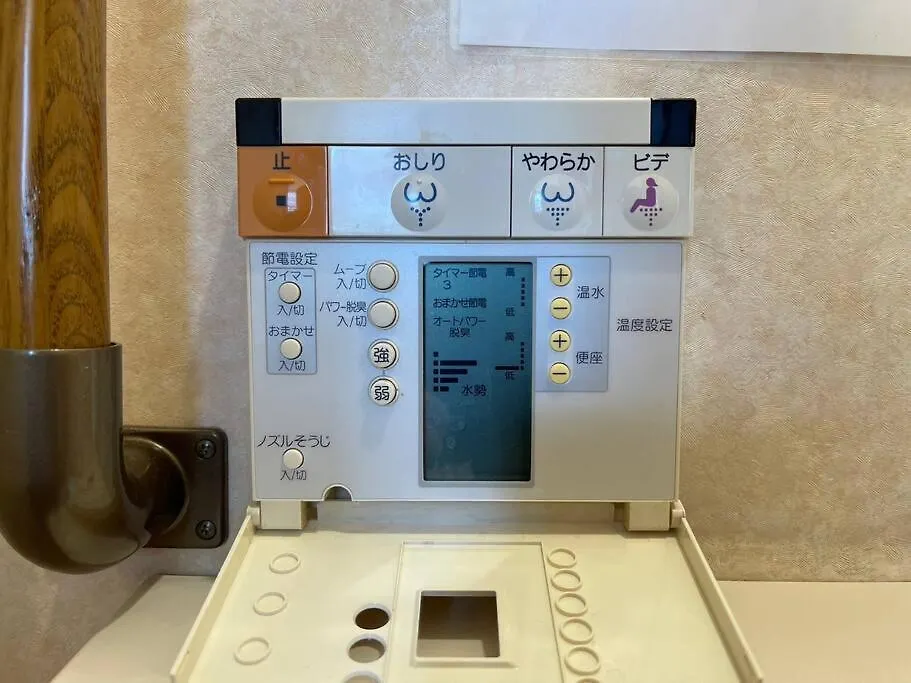 Apartment 【Color日本橋黒門】Max10名宿泊可能＊日本橋駅まで徒歩１分で便利＊黒門市場入り口＊Big Sale＊ Osaka